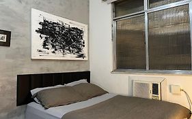 Studio em Copacabana a 65 metros da praia, posto 5